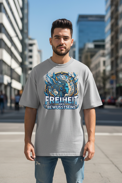 Junger Mann trägt Oversized Bio T-Shirt Freiheit des Bewusstseins in Heather Grau – 100% GOTS-zertifizierte Bio-Baumwolle, Streetwear-Passform | TextilRebell