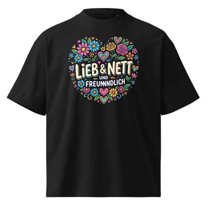  „Damen Bio T-Shirt Lieb in Weiß – Model trägt nachhaltiges Streetwear-Shirt".