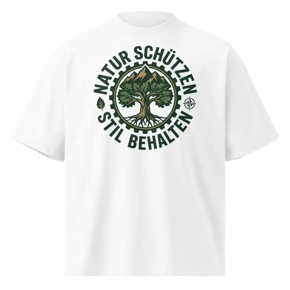  Herrenmodel in weißem Oversized-T-Shirt mit „Natur schützen, Stil behalten“-Motiv, 100 % Bio-Baumwolle, 200 g/m², Bio-Baumwollanteil GOTS-verifiziert.